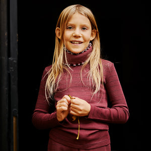 Minimalisma Loop-Schal Merino "Aha" in Bordeaux/Peony – Detailansicht 2