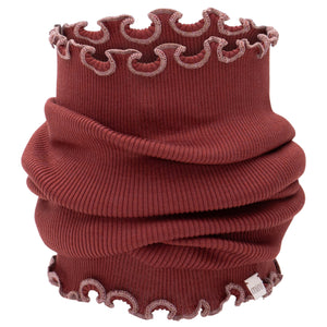 „minimalisma Loop-Schal ‚Birkin‘ in Hibiscus – Kinder-Schlauchschal aus Seide-Baumwolle, weich und nahtlos gestrickt, flach liegend auf hellem Hintergrund“