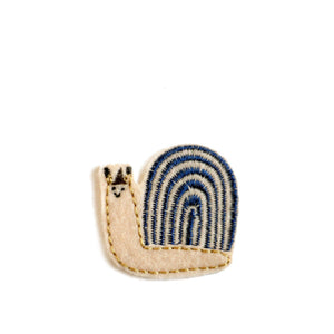 Halfbird Aufnäher Schnecke zum Aufbügeln als dekorativer Bügelflicken für Kleidung, Taschen und Accessoires.