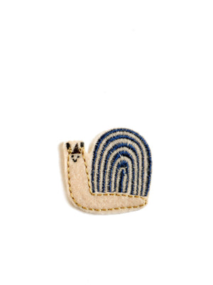 Halfbird Aufnäher Schnecke zum Aufbügeln als dekorativer Bügelflicken für Kleidung, Taschen und Accessoires.