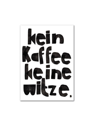 Halfbird Postkarte mit Spruch „Kein Kaffee, keine Witze“ auf mattem Recyclingpapier im DIN A6 Format.