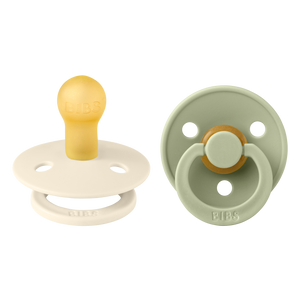 BIBS Colour Round Latex Schnuller 0–6M Ivory/Sage im 2er Pack – runder Naturlatex-Sauger mit leichtem, hautfreundlichem PP-Schild.
