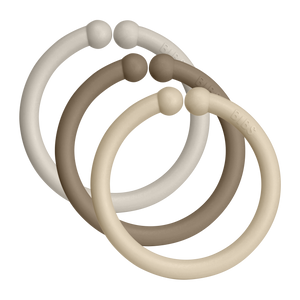 BIBS Loops 12 PACK Sand/Dark Oak/Vanilla – flexible und BPA-freie Entwicklungsringe für Babys.