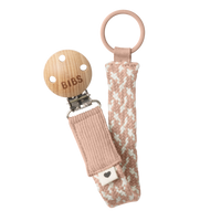 BIBS Pacifier Clip Braided Blush/Ivory – geflochtene Schnullerkette in Rosa/Creme aus Bio-Baumwolle mit nickelfreiem Metallclip und Holzdetails.