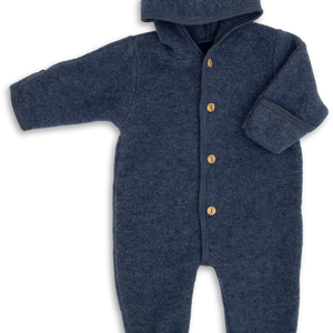 „Engel Wollfleece Overall mit Kapuze in Blau Melange – Baby-Overall aus Merino-Wolle mit Holzknöpfen, GOTS-zertifiziert und fair produziert in Deutschland“