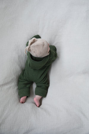 Engel Baby-Kapuzenoverall, mit Knöpfen und Arm- & Beinumschlag, Wolle in Schilf Melange – Detailansicht 3