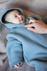 Engel Baby-Kapuzenoverall, mit Reißverschluss, Wolle in Bergblau Melange – Detailansicht 2