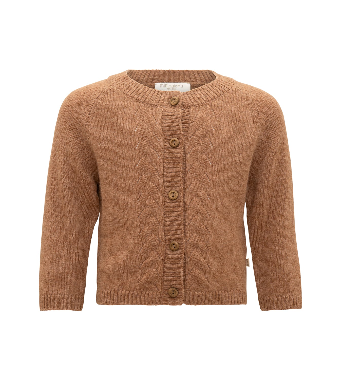 „minimalisma Strickjacke ‚Inka‘ in Camel – weiche Kinder-Strickjacke aus 100 % Merinowolle, mit Knopfleiste, flach liegend auf hellem Hintergrund“