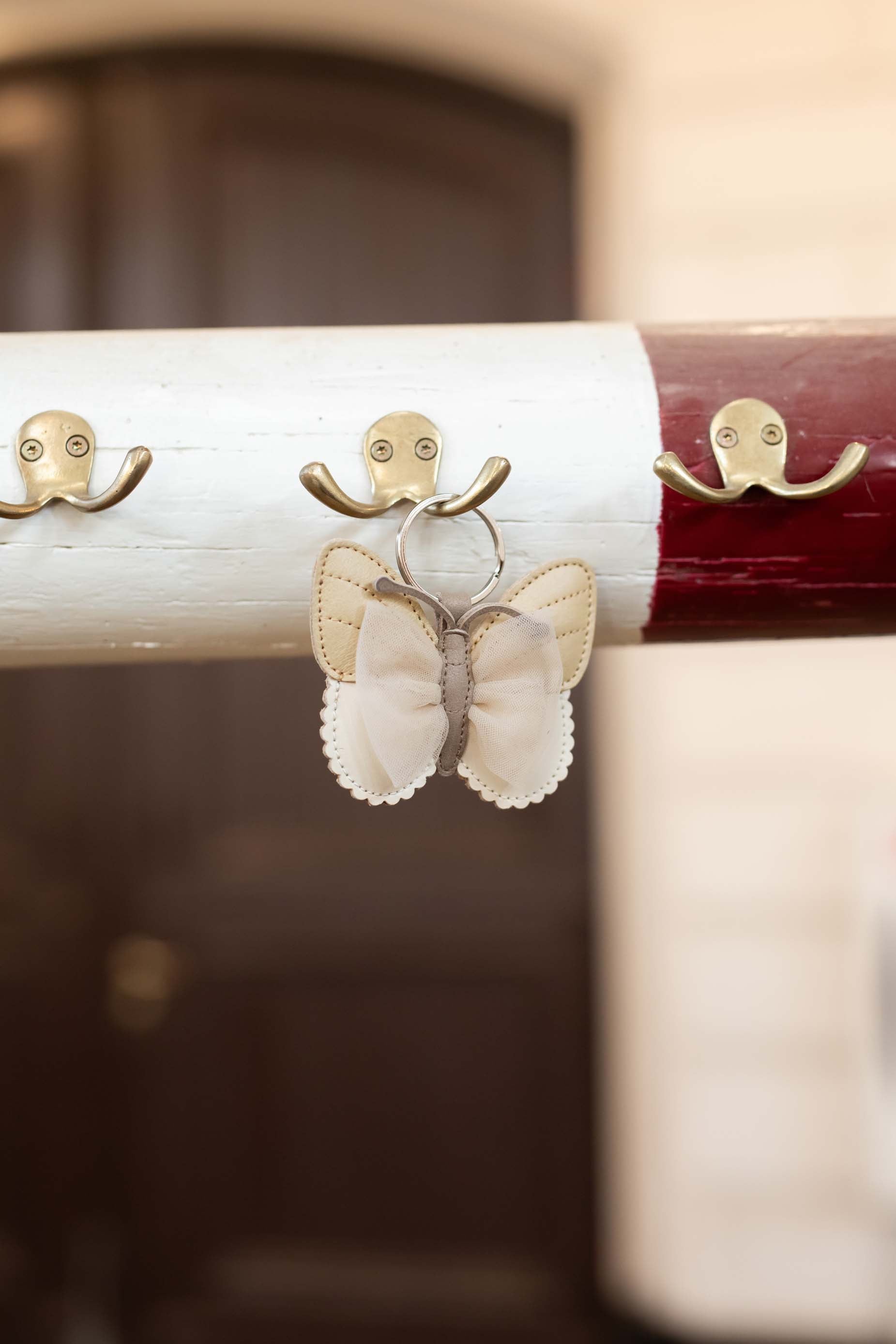 Donsje Anhänger "Alja Vlinder“ – Gold Metallic Leather