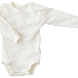 Joha Wickelbody aus weicher Merinowolle in Sesame Melange – langarm, temperaturregulierend und perfekt für Babys mit sensibler Haut.