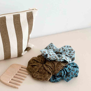 Rose in April Scrunchie "Leopard Olive"