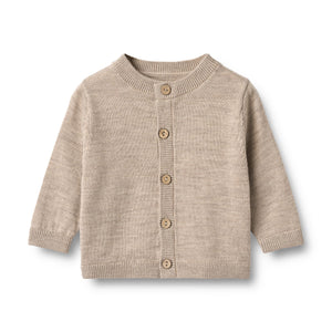 Wheat Strickjacke "Nico" für Kinder in der Farbe Warm Sand Melange – weiche Strickjacke mit Knöpfen, aus Bio-Baumwolle und Wolle