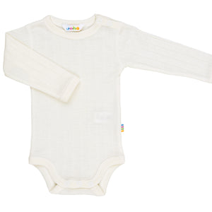Joha Langarm-Body in Off White aus Wolle-Seide – weich, anschmiegsam und temperaturregulierend, perfekt für Babys mit sensibler Haut.