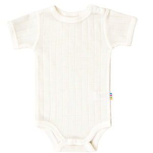 Joha Kurzarm-Babybody aus Wolle-Seide in Off White – weicher, temperaturregulierender Body für sensible Babyhaut.