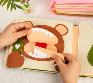 Joymaxx Montessori Quiet Book | Peekaboo-Löwe