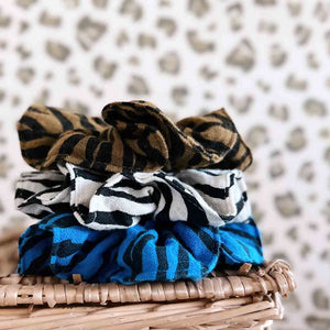 Rose in April Scrunchie | Imprimé zèbre Greige