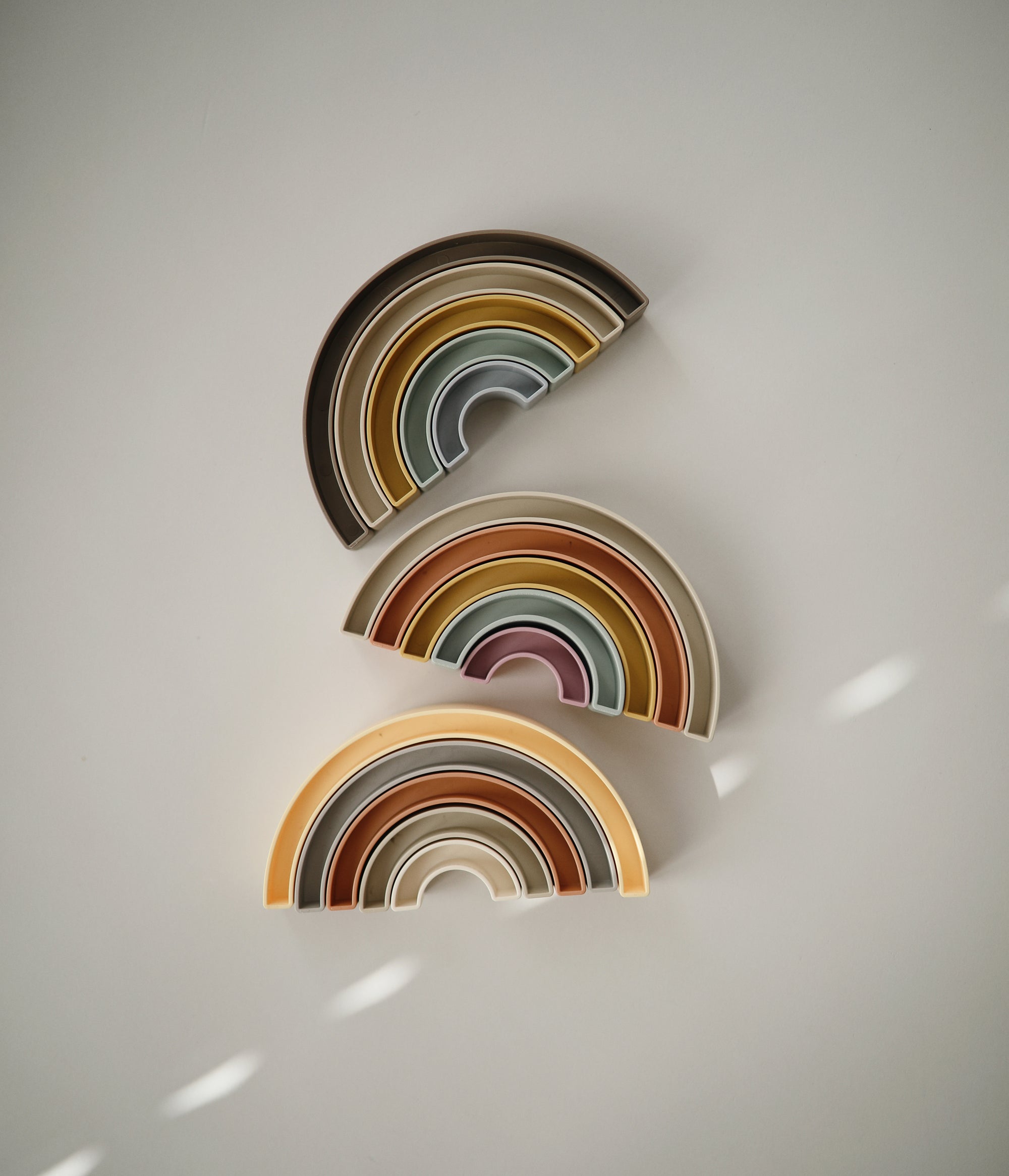 Mushie Stapel-Regenbogen "Tropical"