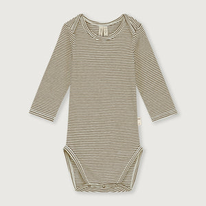 „Gray Label LS Body – Langarmbody für Babys in Nearly Woody/Cream aus Bio-Baumwolle.