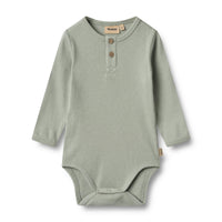„Wheat Babybody Rib Benny in Morning Mist – weicher Langarmbody aus gerippter Bio-Baumwolle“