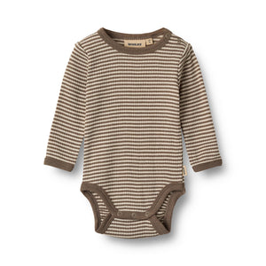 Wheat Merino Body "Lucca" in Wood Stripe – Langarm-Babybody mit Streifenmuster aus reiner Merinowolle