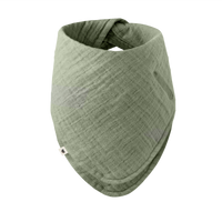 BIBS Bandana Bib Sage – gruennes Bio-Musselin Bandana mit mehreren Lagen, verstellbarem Verschluss und Schnullerfach.