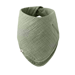 BIBS Bandana Bib Sage – gruennes Bio-Musselin Bandana mit mehreren Lagen, verstellbarem Verschluss und Schnullerfach.
