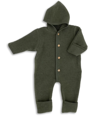 „Engel Wollfleece Overall mit Kapuze in Reed Melange – Baby-Overall aus Merino-Schurwolle mit Holzknöpfen, nachhaltig & fair produziert in Deutschland“
