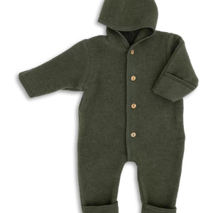 „Engel Wollfleece Overall mit Kapuze in Reed Melange – Baby-Overall aus Merino-Schurwolle mit Holzknöpfen, nachhaltig & fair produziert in Deutschland“