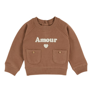 Baby-Sweatshirt in Kaffee von Emile et Ida mit „Amour“-Stickerei, Bio-Baumwolle, geknöpfte Taschen und Rückseite
