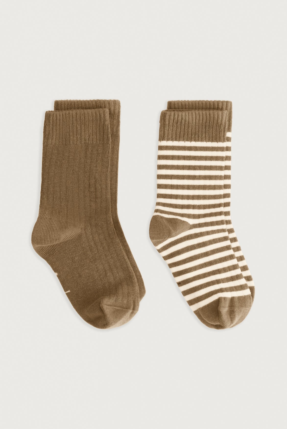 Gray Label Ribbed Socken in Woody-Cream – gerippte Kindersocken aus Bio-Baumwolle in Braun-Creme, weich & nachhaltig produziert.