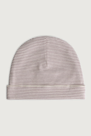 Gray Label Baby Mütze in Berry-Cream – gerippte Bio-Mütze mit kontrastfarbener Krempe, ideal für Babys.