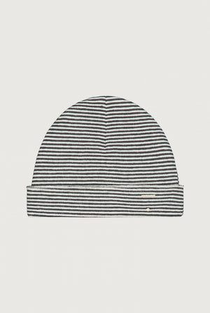 Gray Label Baby Mütze in Pirate Black-Cream – elastische Bio-Baumwollmütze für Babys mit kontrastfarbener Krempe, weich & nachhaltig.