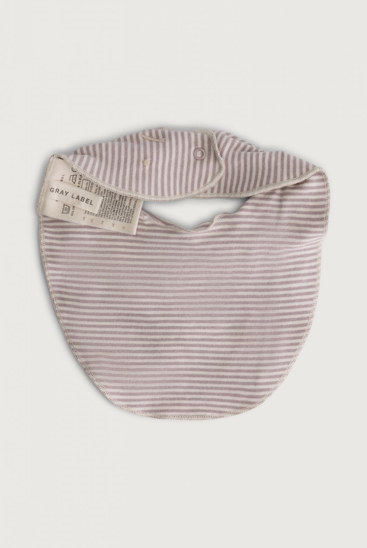 Gray Label Bandana Lätzchen in Beerenton und Creme aus weicher Bio-Baumwolle mit Druckknöpfen – stilvoll, saugfähig und hautfreundlich.