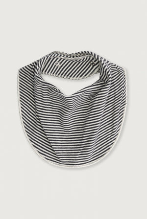 Gray Label Bandana Lätzchen in Nearly Black-Cream – dunkelgraues Baby-Lätzchen aus Bio-Fleece im Bandana-Stil mit kontrastierender cremefarbener Rückseite.