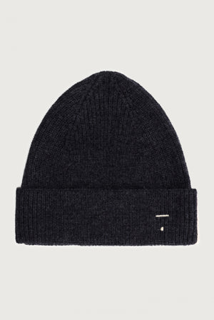 Gray Label Merinowoll-Mütze in Black Melange mit Umschlag, Fischgrätenband und gesticktem Logo, aus 100 % RWS-zertifizierter Merinowolle.