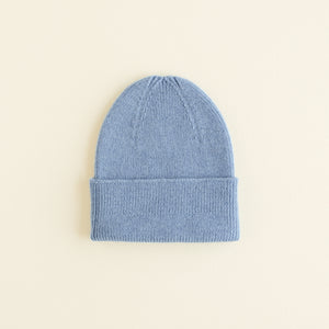 Hvid Bonnet de naissance "Fonzie" bleu clair