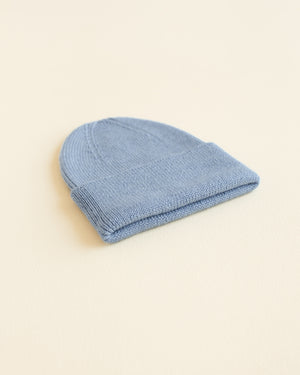 Hvid Newborn Beanie "Fonzie" light blue