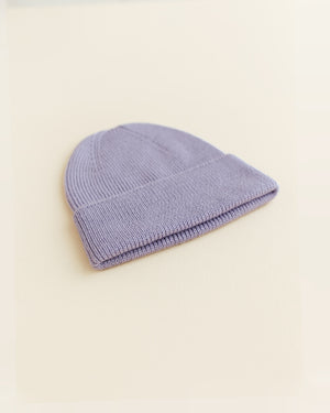 Hvid Newborn Beanie "Fonzie" Lilac