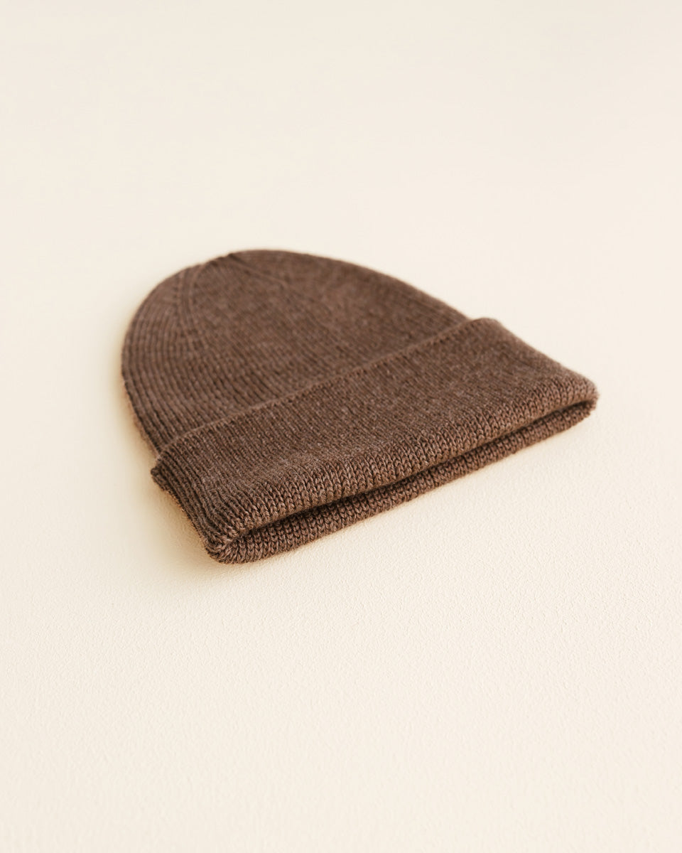 Hvid Newborn Beanie "Fonzie" Mocha