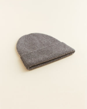Hvid Newborn Beanie "Fonzie" Otter