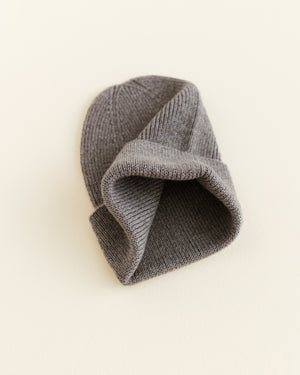 Hvid Newborn Beanie "Fonzie" Otter