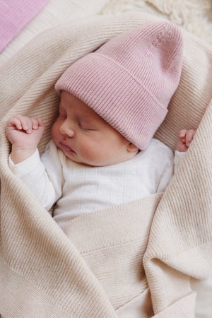 Hvid Newborn Beanie "Fonzie" Powder