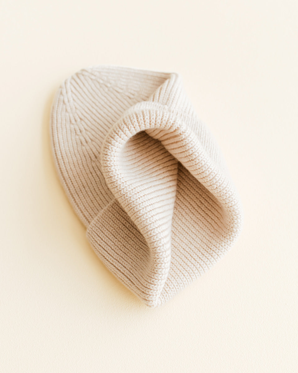 Hvid Newborn Beanie "Fonzie" Cream