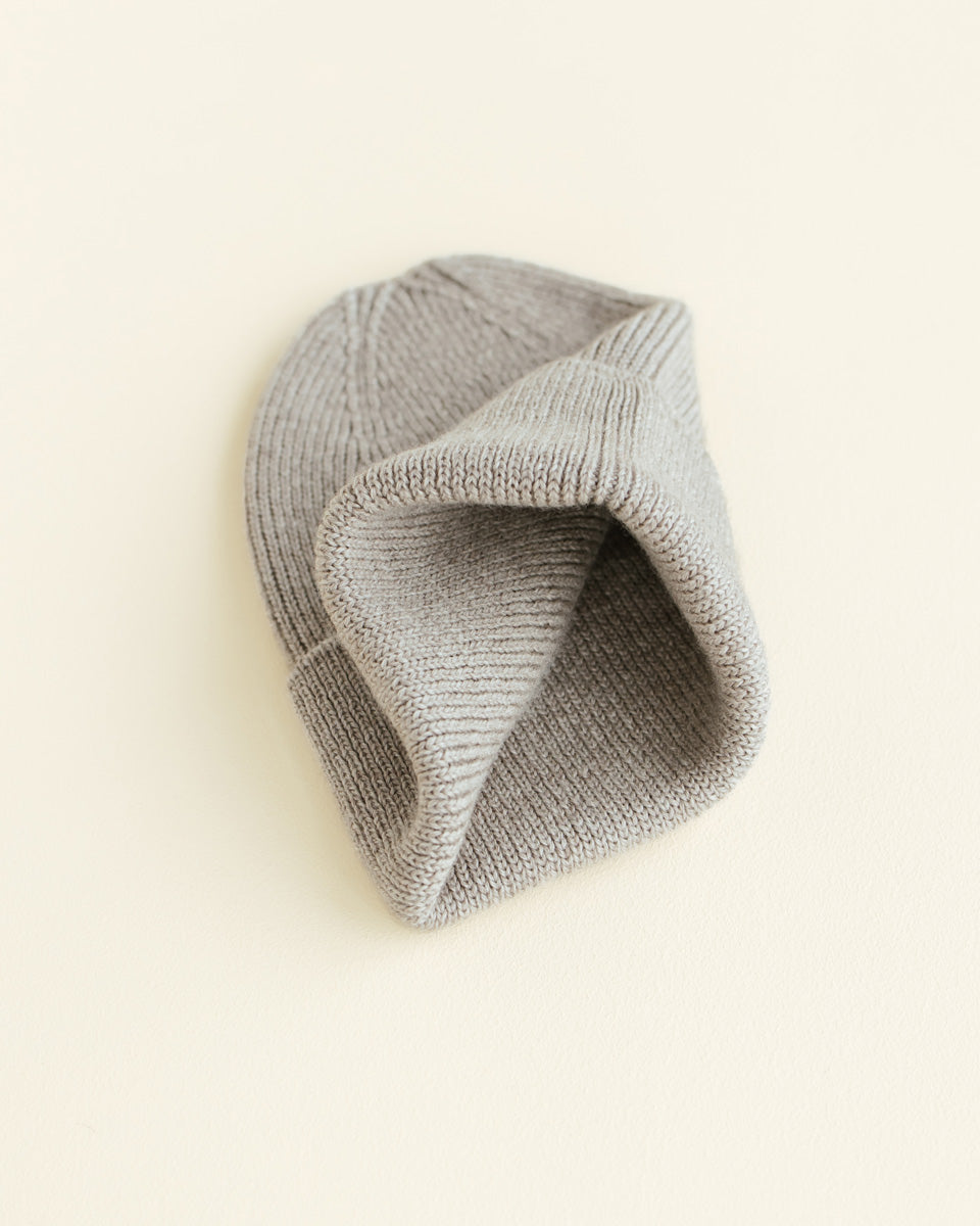 Hvid Newborn Beanie "Fonzie" Pebble