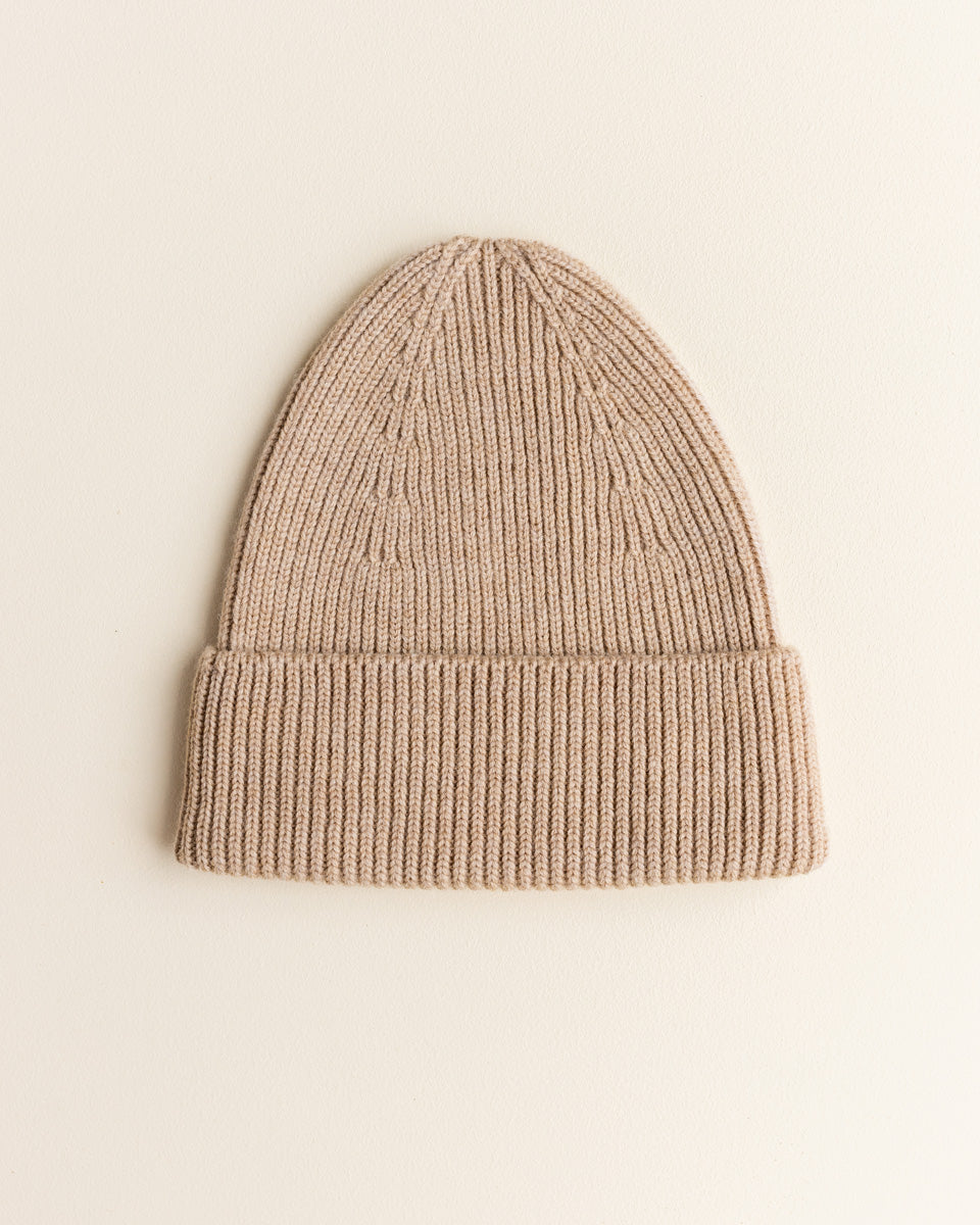 Hvid Adult Beanie "Fonzie" Sand