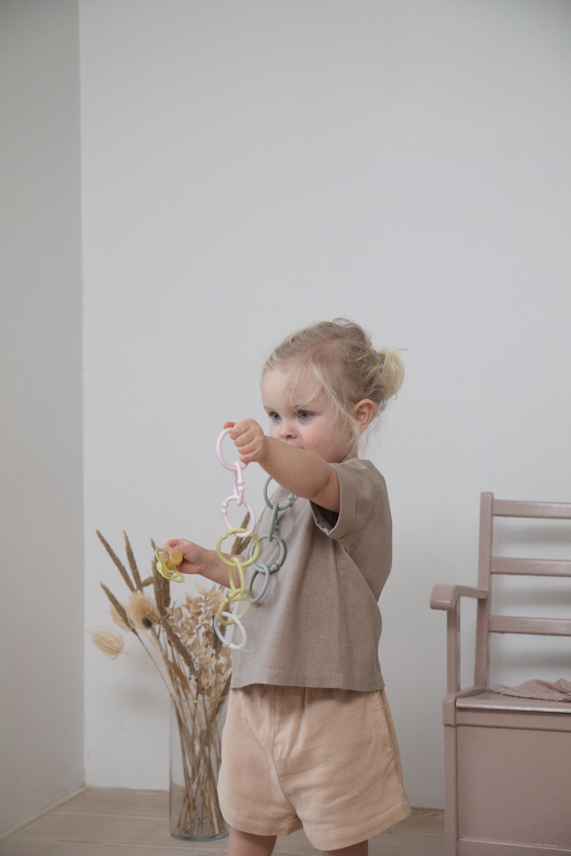 BIBS Loops 12 PACK Blush/Woodchuck/Ivory – flexible und BPA-freie Entwicklungsringe für Babys.