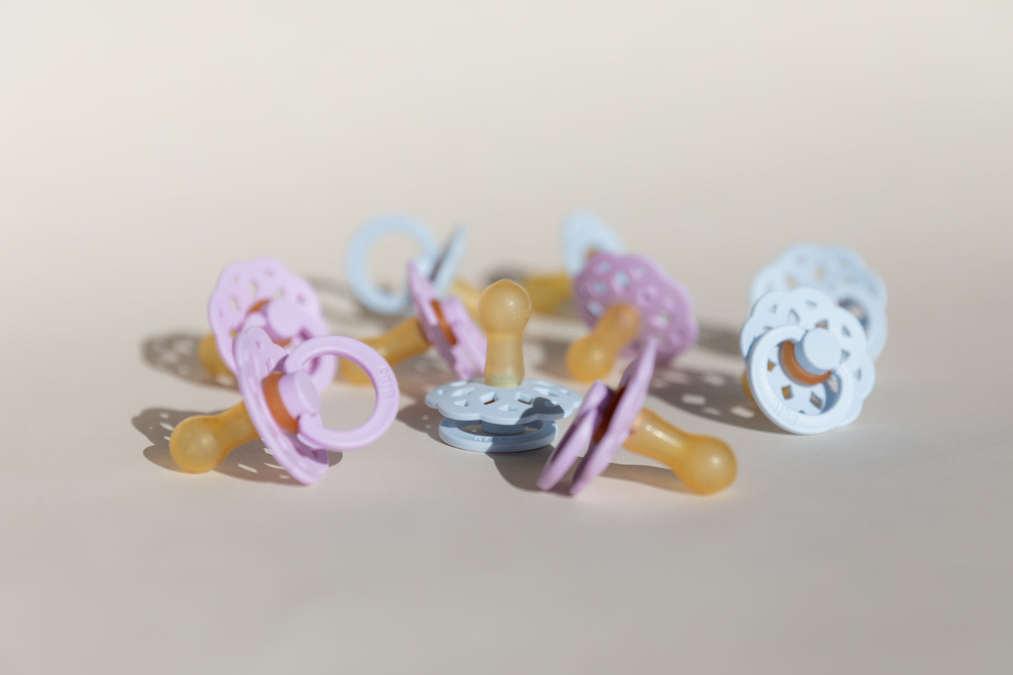 BIBS Boheme 2er Pack 0–6 Monate Blossom/Dusky Lilac – rundes Latex-Saugteil mit sanftem Schild und hautnaher Softness.