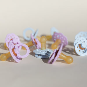 BIBS Boheme 2er Pack 0–6 Monate Blossom/Dusky Lilac – rundes Latex-Saugteil mit sanftem Schild und hautnaher Softness.