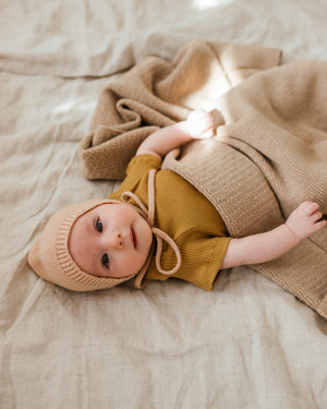 Hvid Baby Strickmütze "Dolly" Apricot