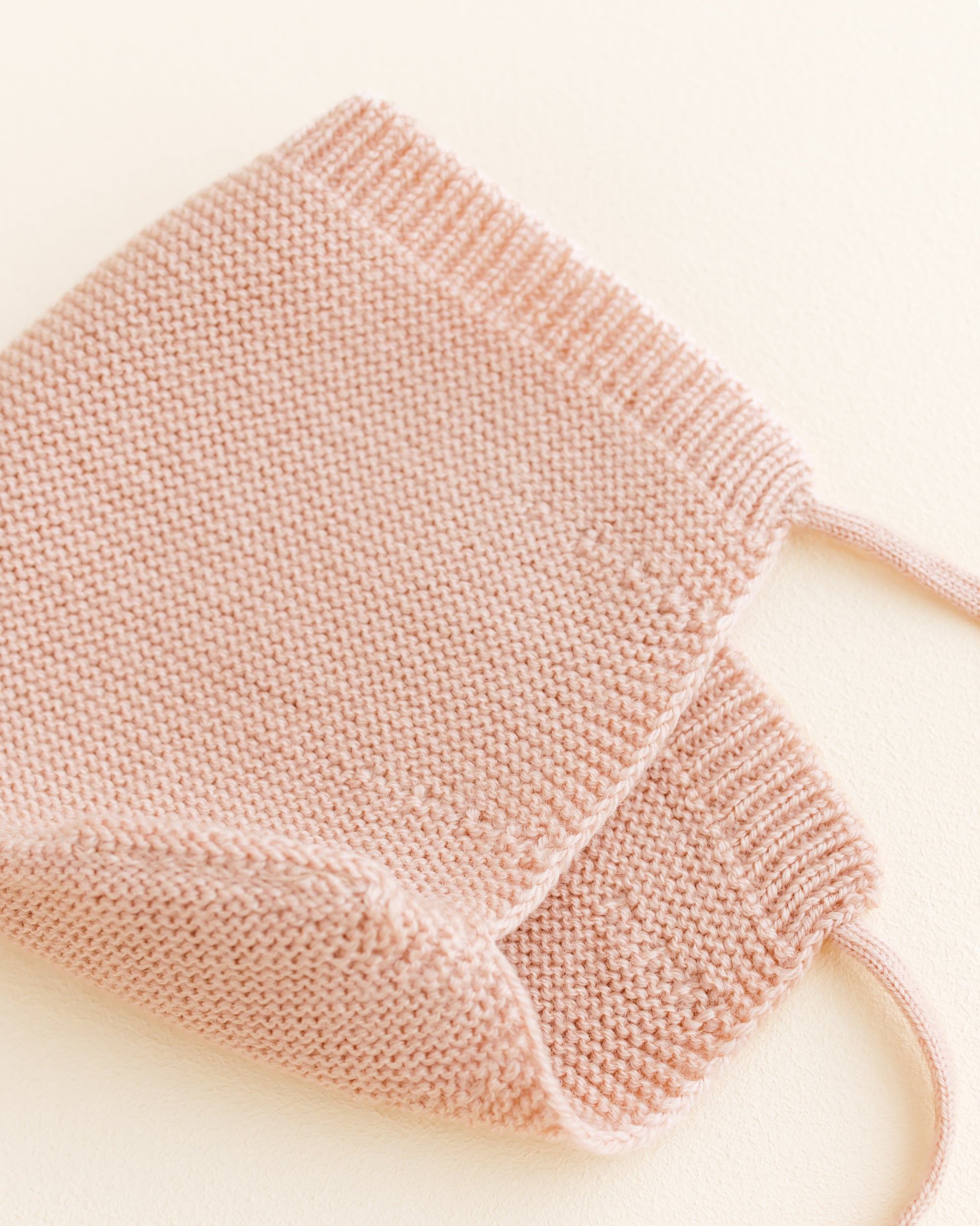 Hvid Newborn Strickmütze  Apricot